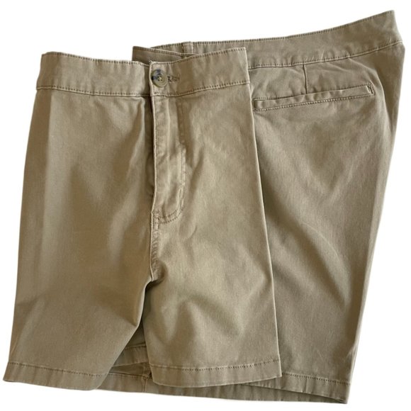 a.n.a. Women's Plus-Size 26 KHAKI 4.5" Mid Rise Flat-front Chino Short - Picture 4 of 13